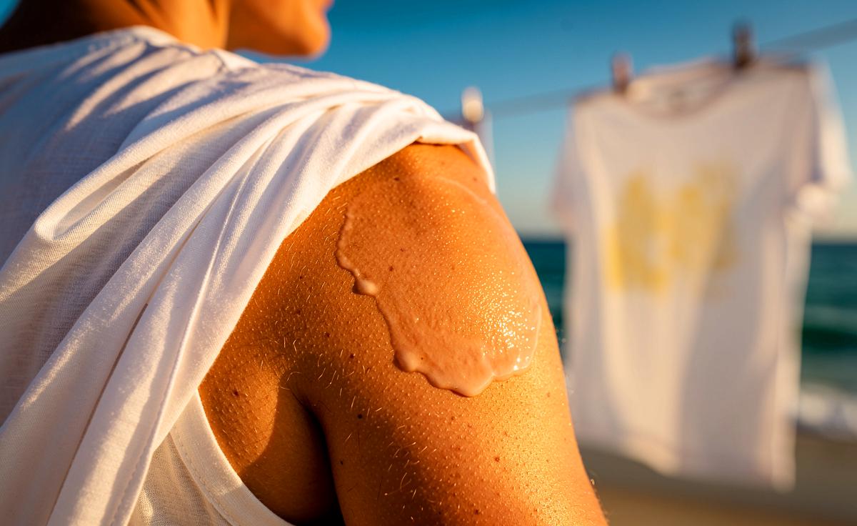 Illustration von unsichtbarer Sonnencreme, die Flecken auf Kleidung verhindert